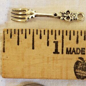 Bracelet Charm MAD TEA PARTY FORK Alice in Wonderland Mad Hatter